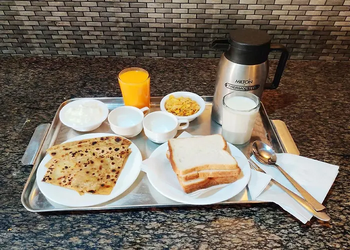 Goroomgo New Ashiyana Palace Varanasi - Fully-Air-Conditioned Hotel At Prime Location With Wifi , Near-Kashi-Vishwanath-Temple, And-Ganga-Ghat - Best Hotel In Varanasi