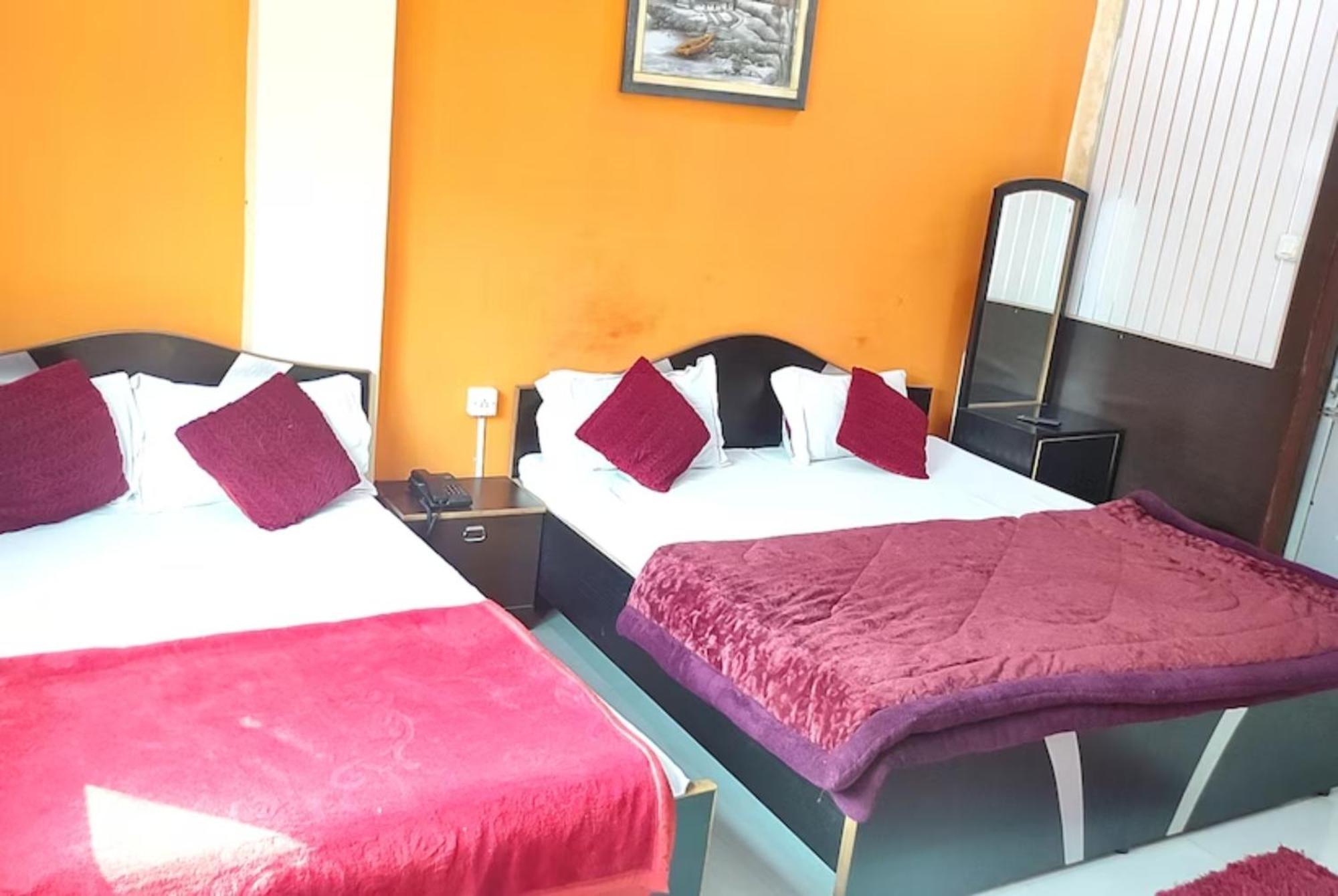 Goroomgo New Ashiyana Palace - Fully-air-conditioned At Prime Location With Wifi , Near-kashi-vishwanath-temple, And-ganga-ghat - Best In 3* Varanasi