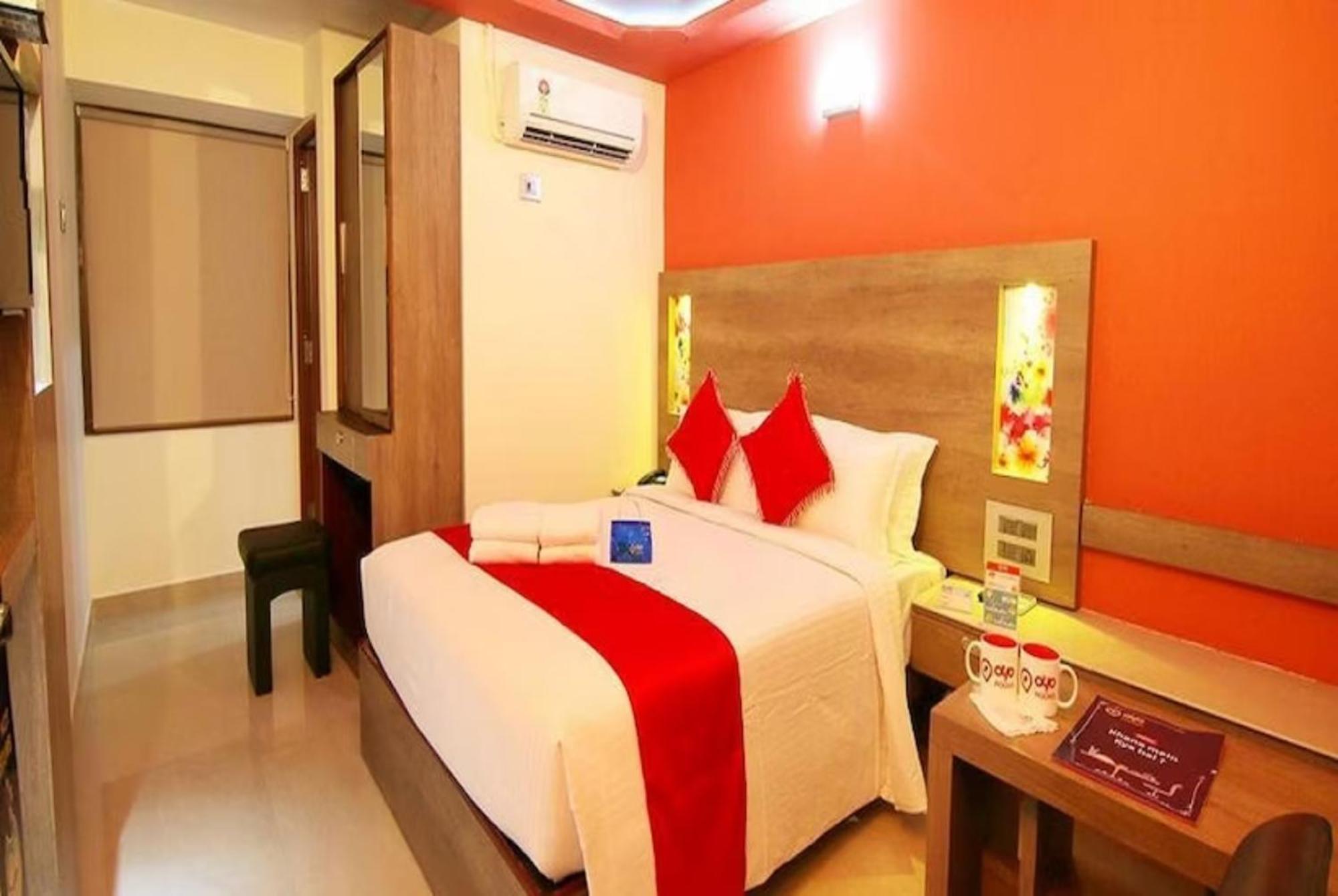 Goroomgo New Ashiyana Palace - Fully-air-conditioned At Prime Location With Wifi , Near-kashi-vishwanath-temple, And-ganga-ghat - Best In 3*