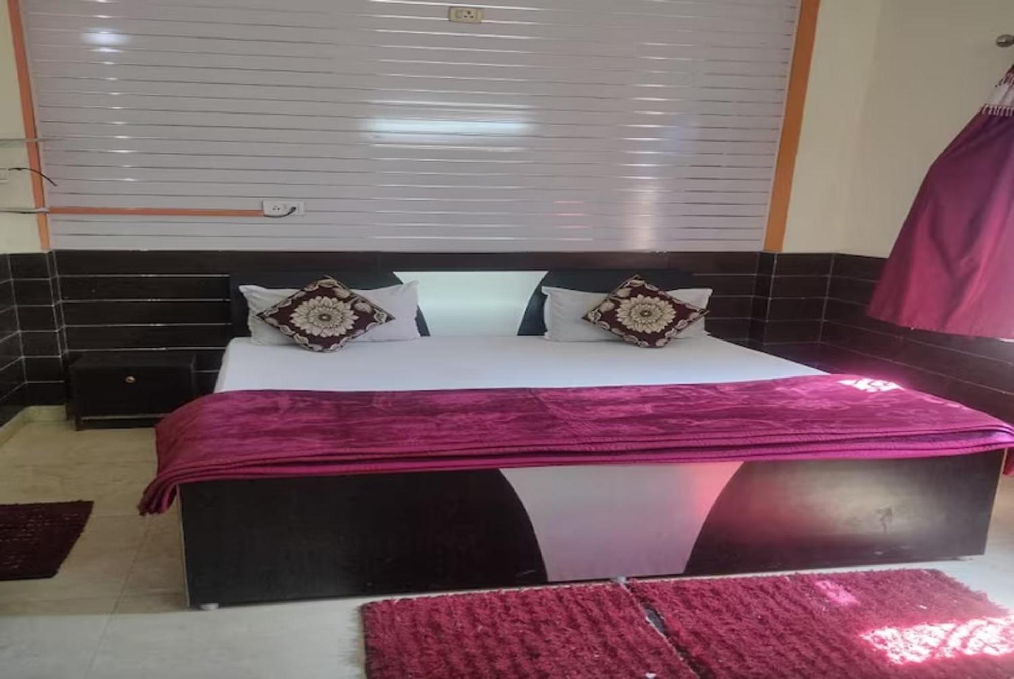 Goroomgo New Ashiyana Palace - Fully-air-conditioned At Prime Location With Wifi , Near-kashi-vishwanath-temple, And-ganga-ghat - Best In Hotel Varanasi