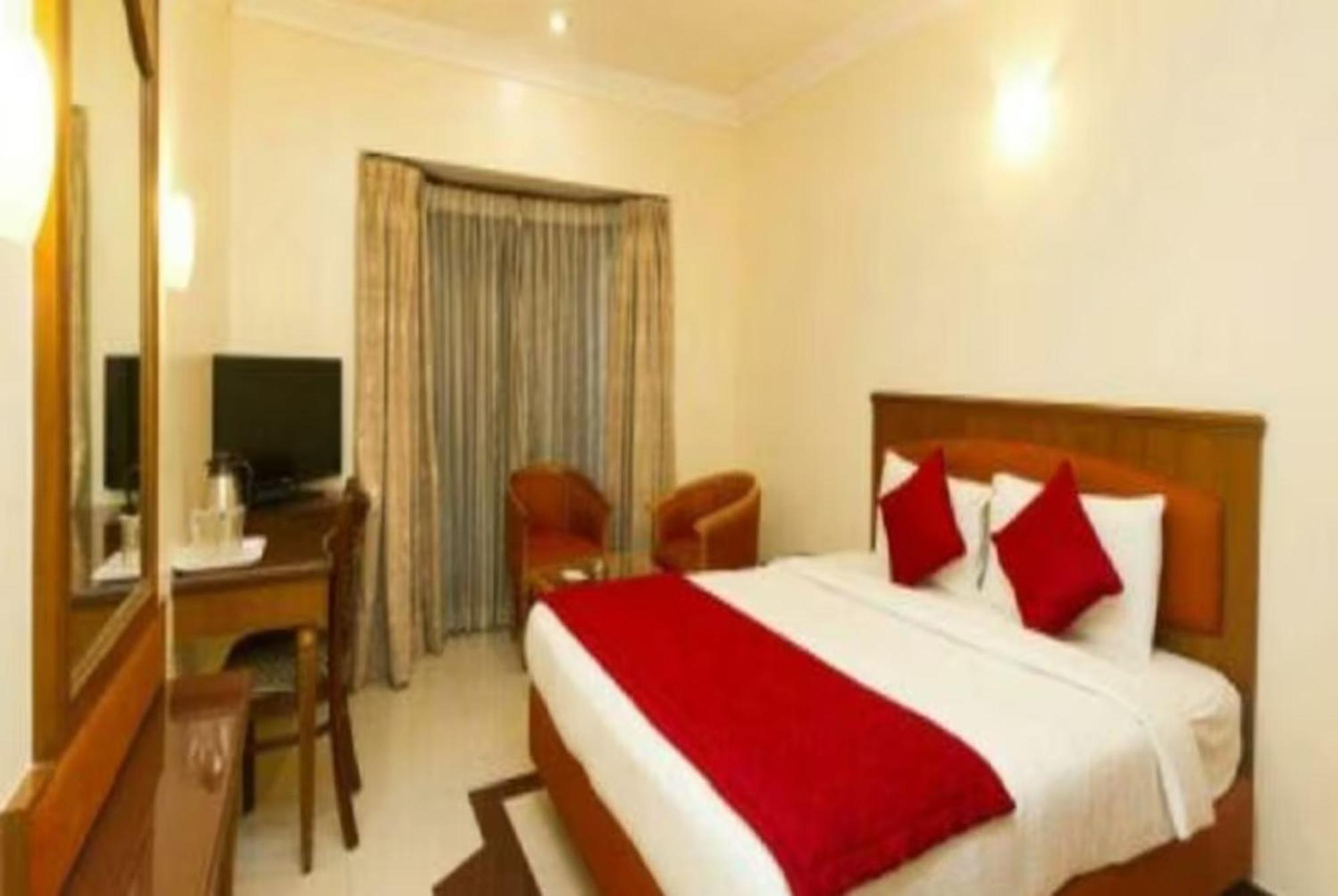 Goroomgo New Ashiyana Palace - Fully-air-conditioned At Prime Location With Wifi , Near-kashi-vishwanath-temple, And-ganga-ghat - Best In Hotel Varanasi