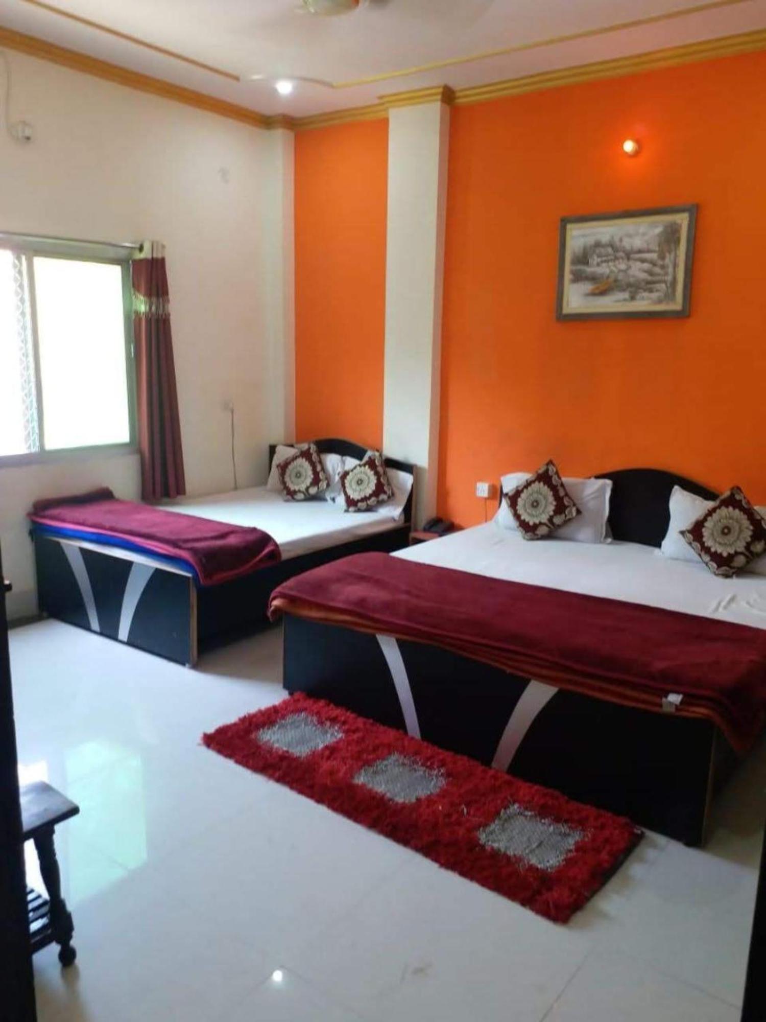 Hotel Goroomgo New Ashiyana Palace - Fully-air-conditioned At Prime Location With Wifi , Near-kashi-vishwanath-temple, And-ganga-ghat - Best In