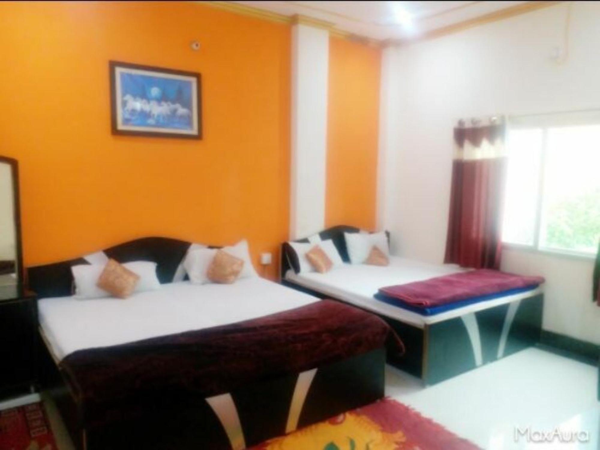 Goroomgo New Ashiyana Palace - Fully-air-conditioned At Prime Location With Wifi , Near-kashi-vishwanath-temple, And-ganga-ghat - Best In Hotel