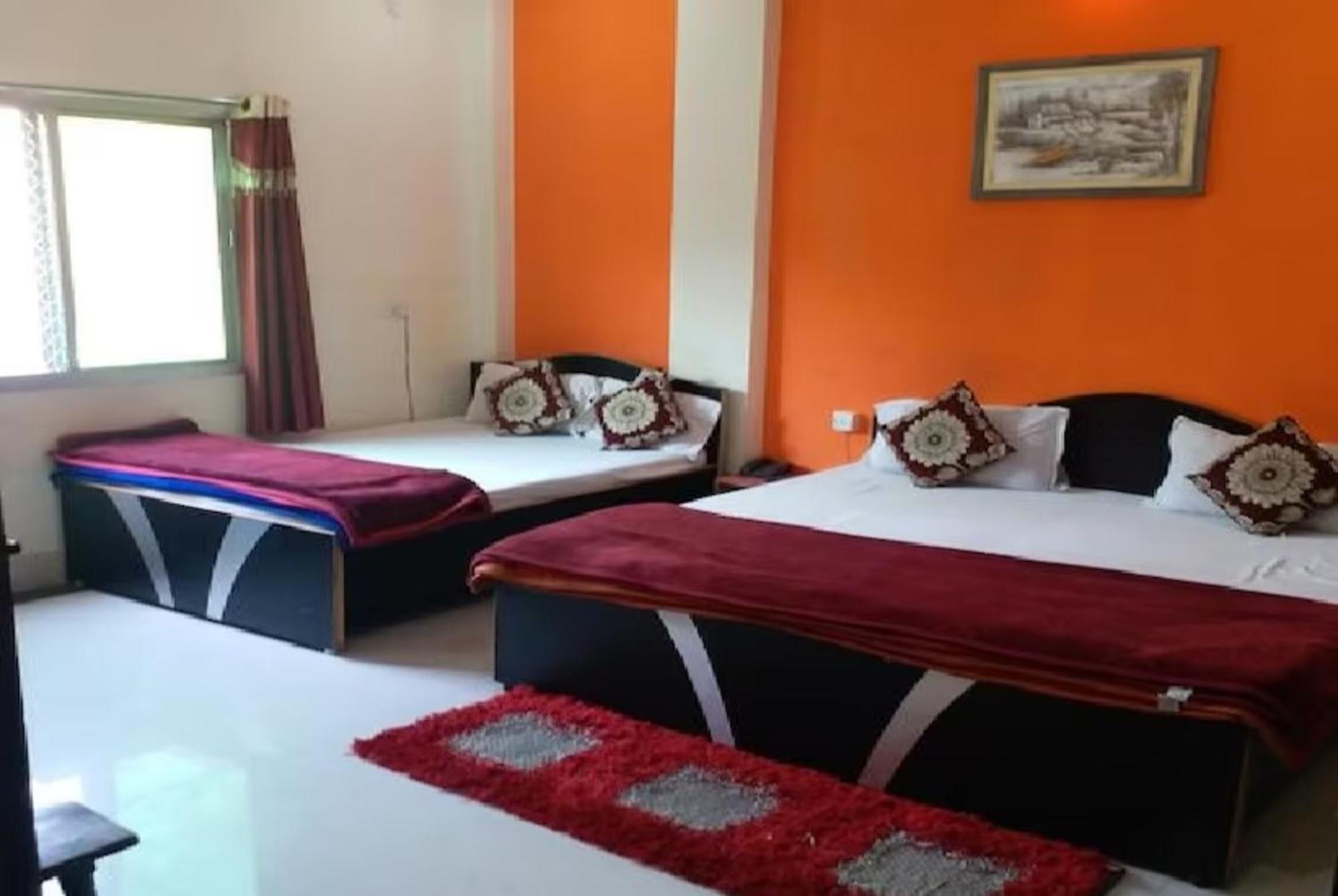 Goroomgo New Ashiyana Palace - Fully-air-conditioned At Prime Location With Wifi , Near-kashi-vishwanath-temple, And-ganga-ghat - Best In 3* Varanasi