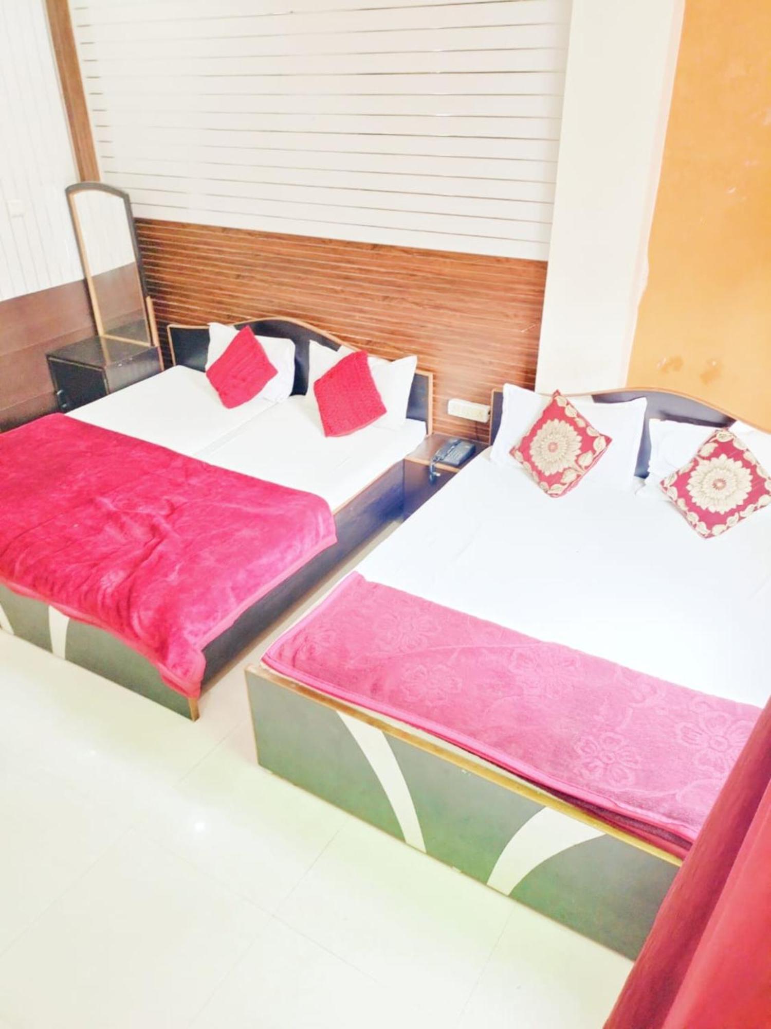 Goroomgo New Ashiyana Palace - Fully-air-conditioned At Prime Location With Wifi , Near-kashi-vishwanath-temple, And-ganga-ghat - Best In Varanasi