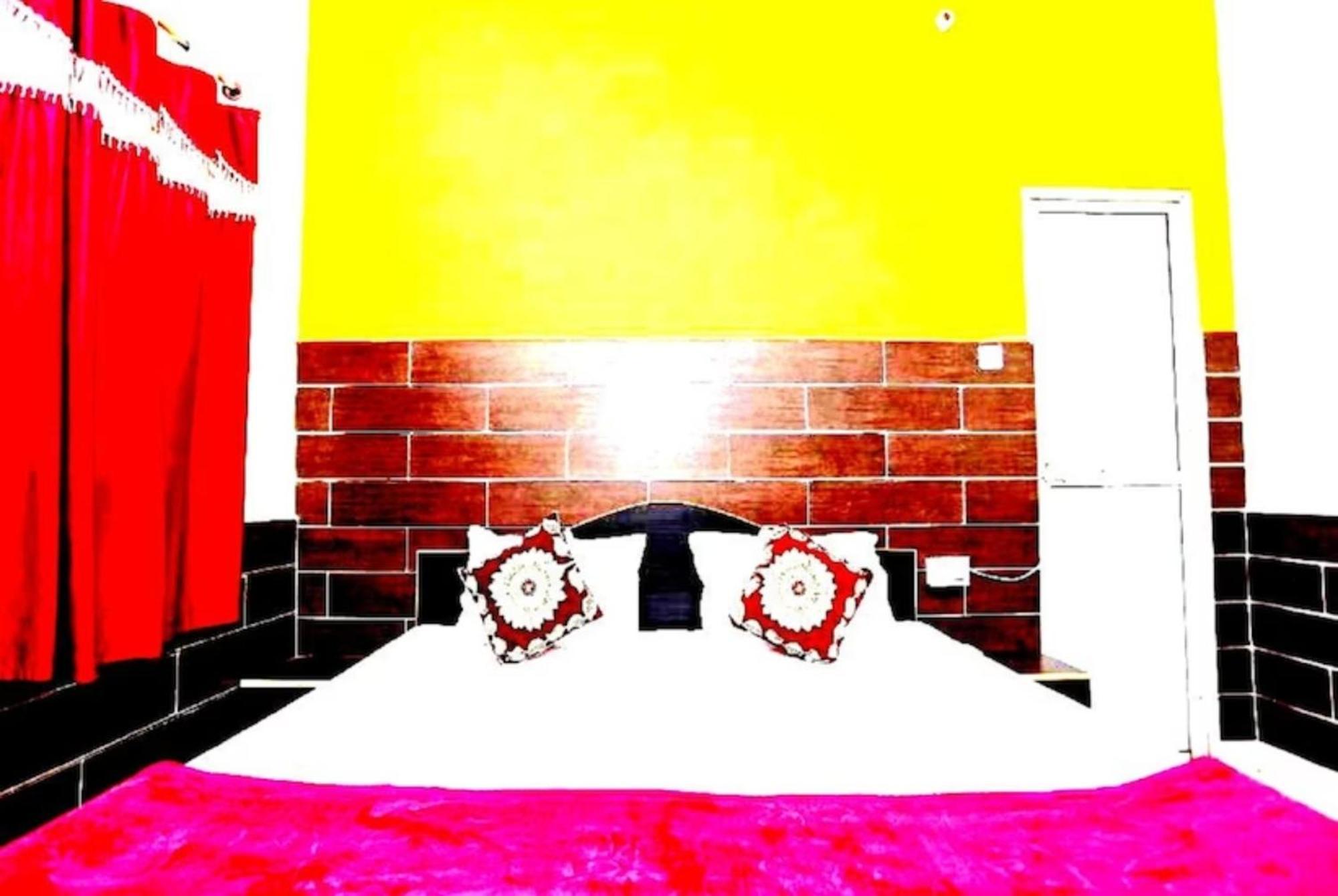Hotel Goroomgo New Ashiyana Palace - Fully-air-conditioned At Prime Location With Wifi , Near-kashi-vishwanath-temple, And-ganga-ghat - Best In