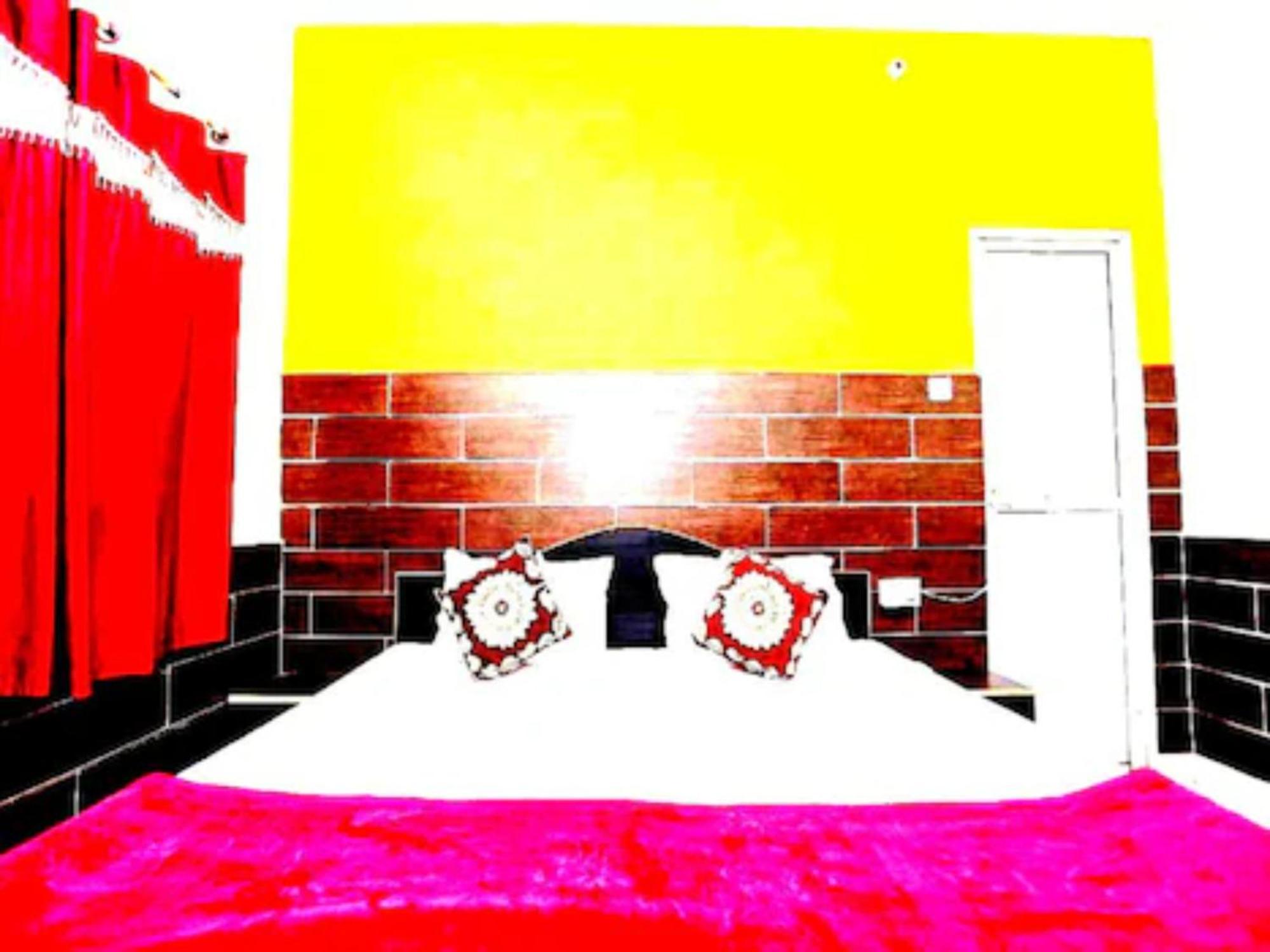Goroomgo New Ashiyana Palace - Fully-air-conditioned At Prime Location With Wifi , Near-kashi-vishwanath-temple, And-ganga-ghat - Best In 3*